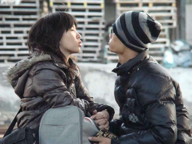 月台交談旅客2009台中火車站台灣鐵路旅遊攝影