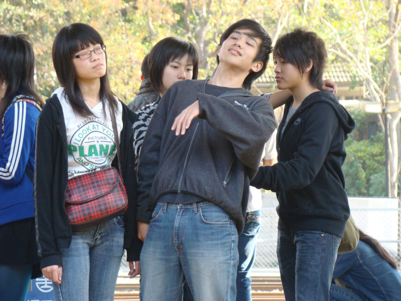 月台交談旅客2009台中火車站台灣鐵路旅遊攝影