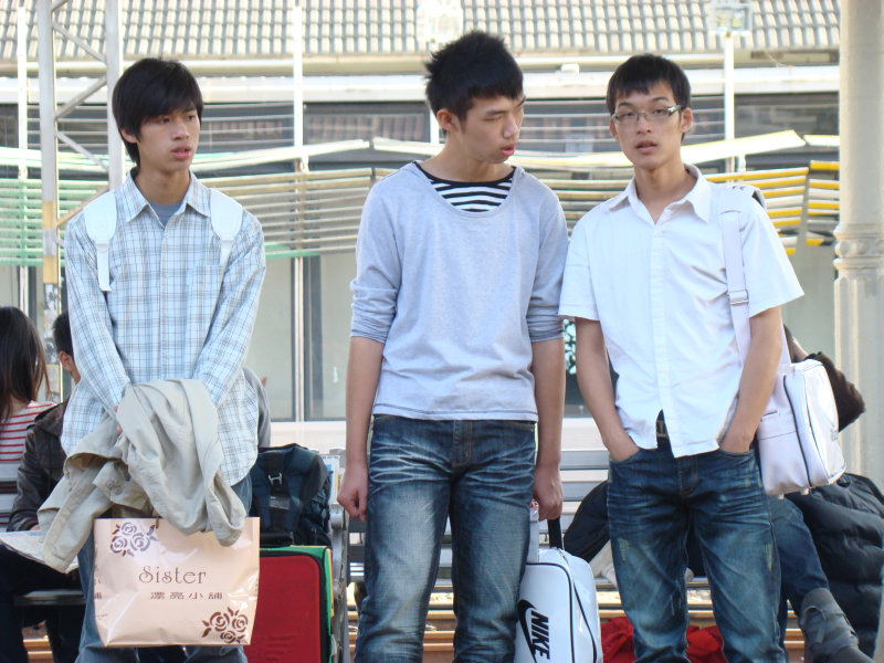 月台交談旅客2009台中火車站台灣鐵路旅遊攝影