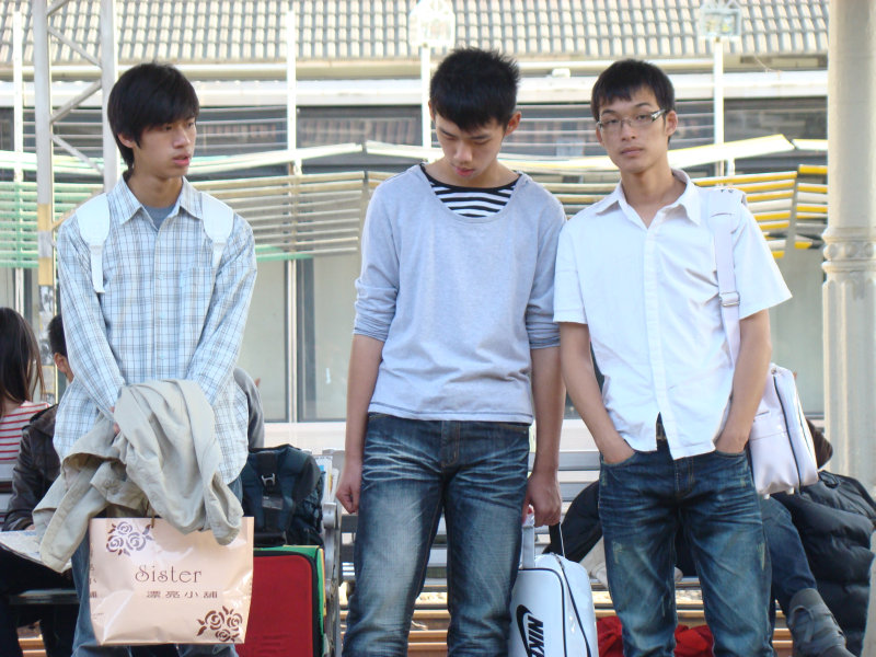 月台交談旅客2009台中火車站台灣鐵路旅遊攝影