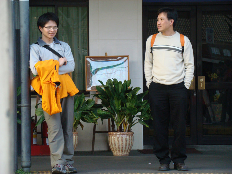 月台交談旅客2009台中火車站台灣鐵路旅遊攝影