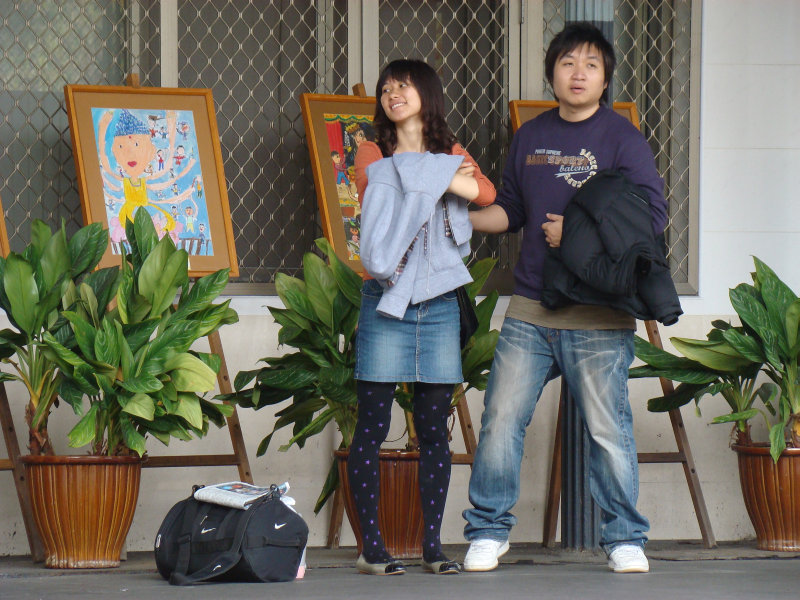 月台交談旅客2009台中火車站台灣鐵路旅遊攝影