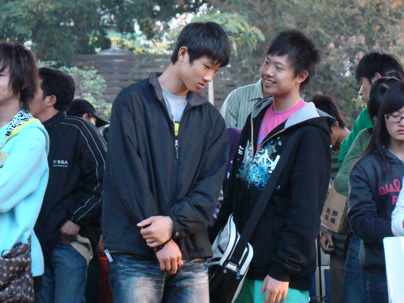 月台交談旅客2009台中火車站台灣鐵路旅遊攝影