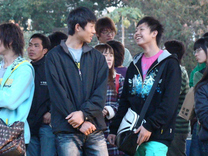 月台交談旅客2009台中火車站台灣鐵路旅遊攝影