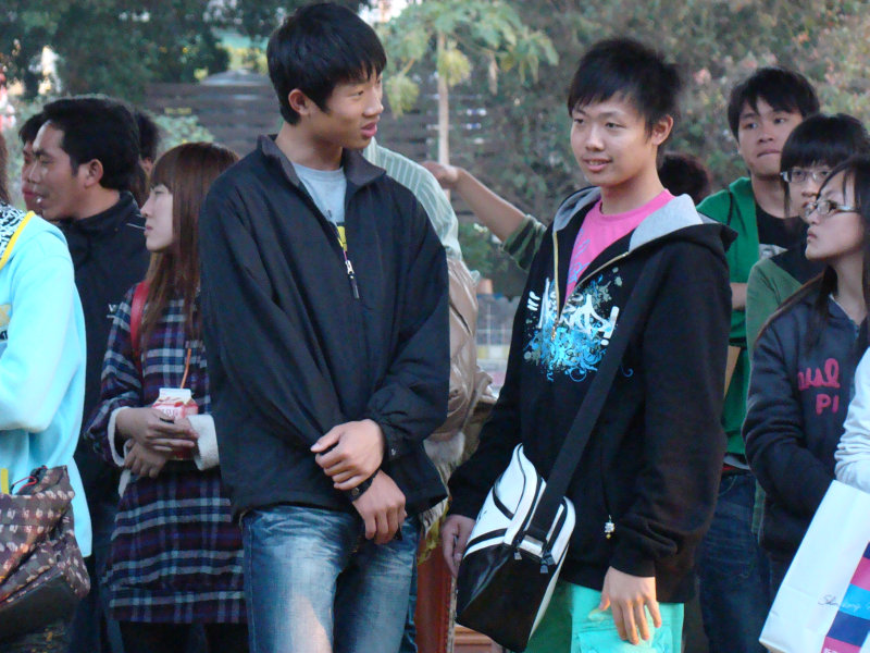 月台交談旅客2009台中火車站台灣鐵路旅遊攝影