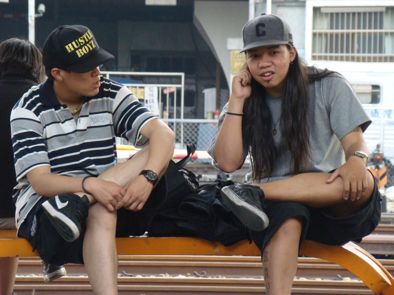 月台交談旅客2009台中火車站台灣鐵路旅遊攝影