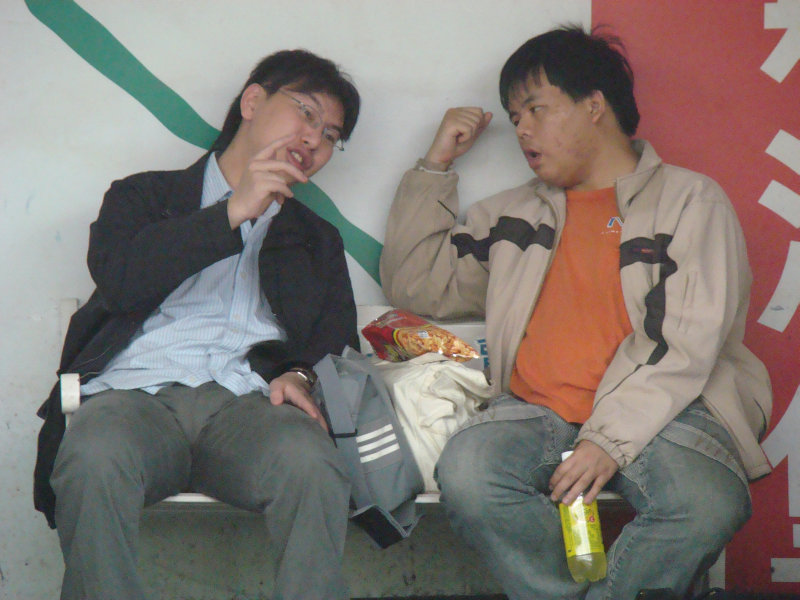 月台交談旅客2009台中火車站台灣鐵路旅遊攝影