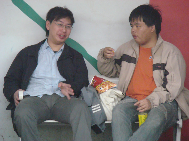 月台交談旅客2009台中火車站台灣鐵路旅遊攝影