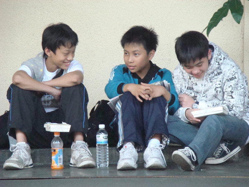 月台交談旅客2009台中火車站台灣鐵路旅遊攝影