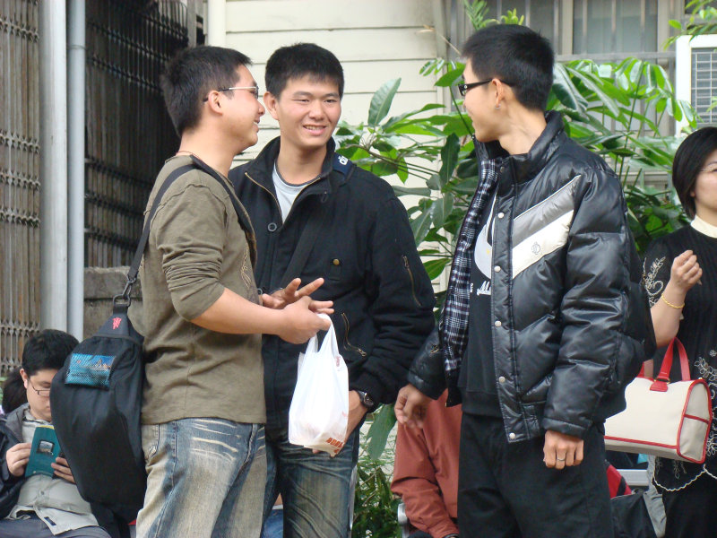 月台交談旅客2009台中火車站台灣鐵路旅遊攝影