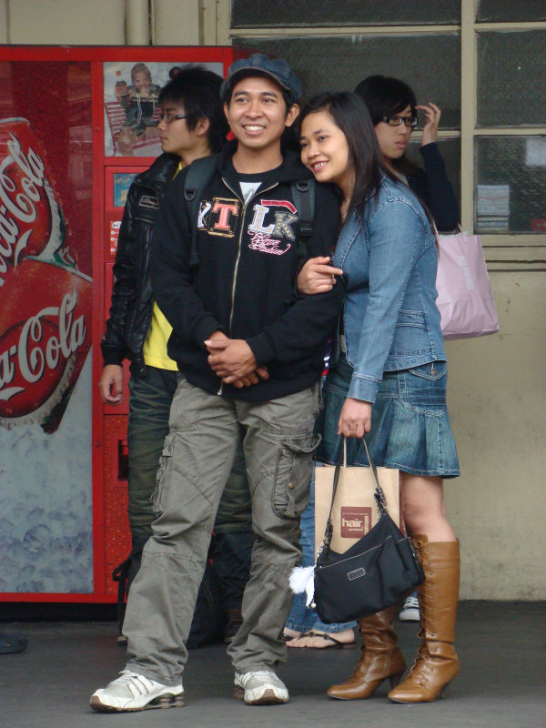 月台交談旅客2009台中火車站台灣鐵路旅遊攝影