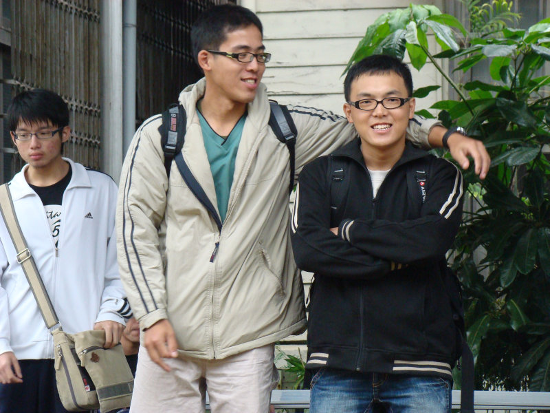 月台交談旅客2009台中火車站台灣鐵路旅遊攝影