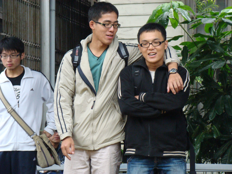 月台交談旅客2009台中火車站台灣鐵路旅遊攝影