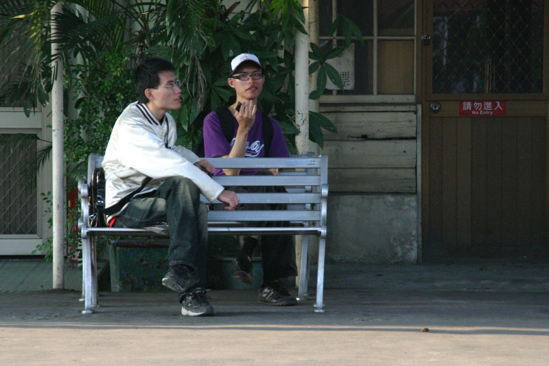 月台交談旅客2009台中火車站台灣鐵路旅遊攝影