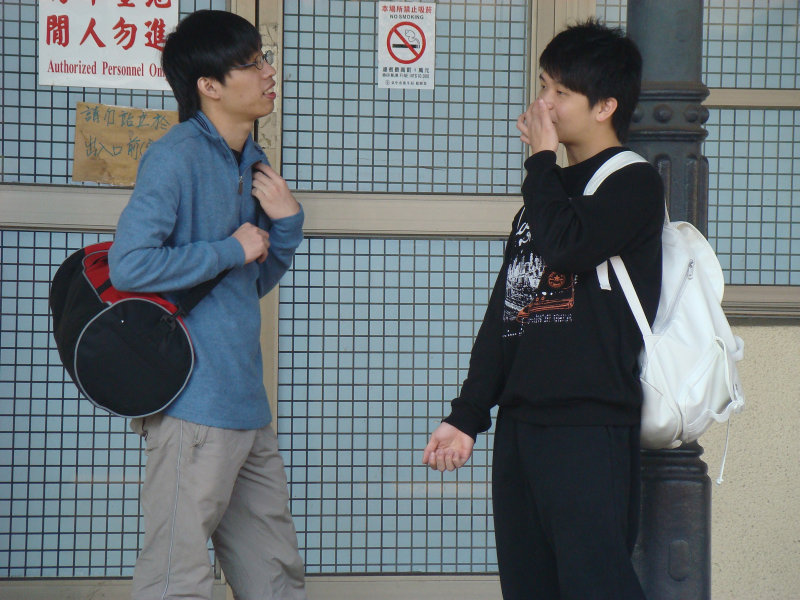 月台交談旅客2010台中火車站台灣鐵路旅遊攝影