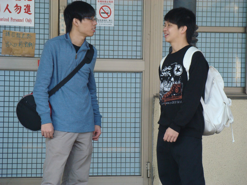 月台交談旅客2010台中火車站台灣鐵路旅遊攝影