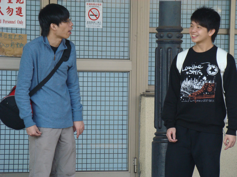 月台交談旅客2010台中火車站台灣鐵路旅遊攝影