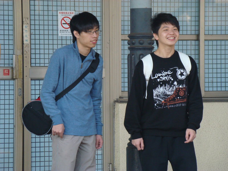 月台交談旅客2010台中火車站台灣鐵路旅遊攝影