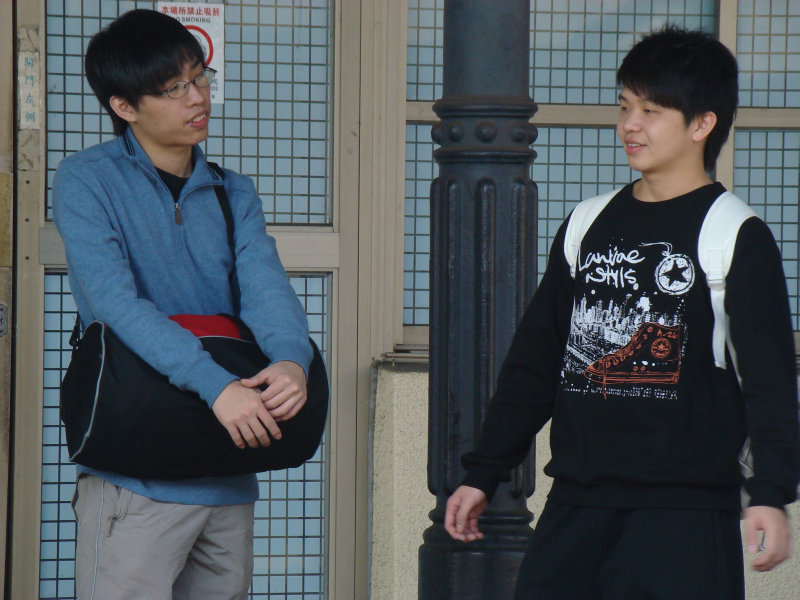 月台交談旅客2010台中火車站台灣鐵路旅遊攝影