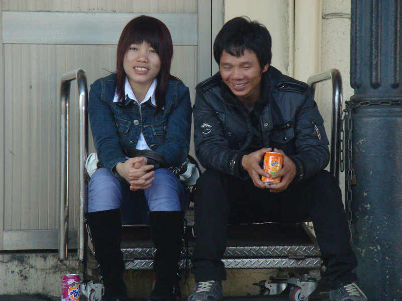 月台交談旅客2010台中火車站台灣鐵路旅遊攝影