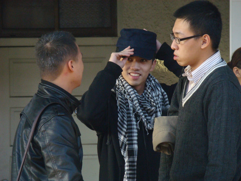 月台交談旅客2010台中火車站台灣鐵路旅遊攝影