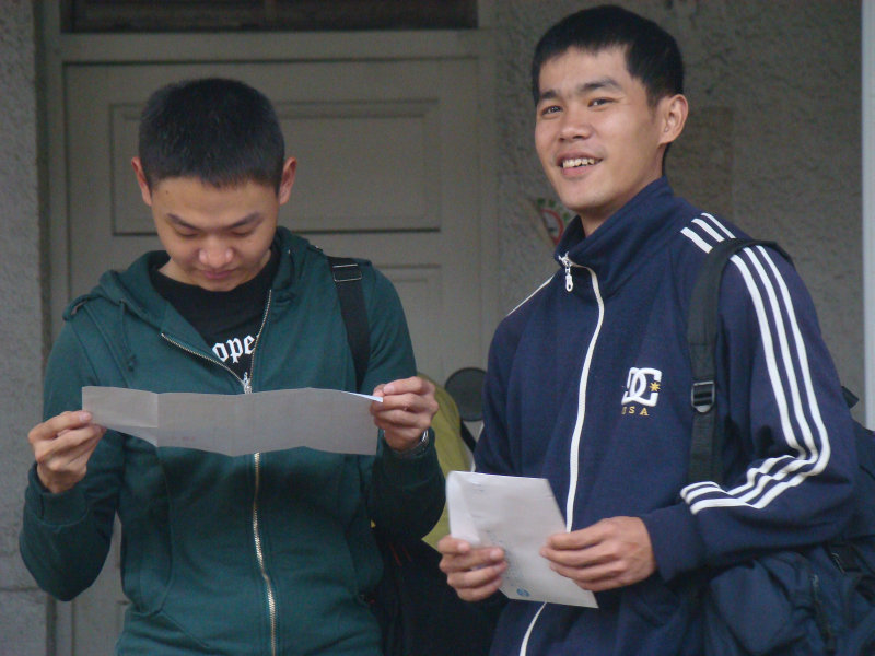 月台交談旅客2010台中火車站台灣鐵路旅遊攝影