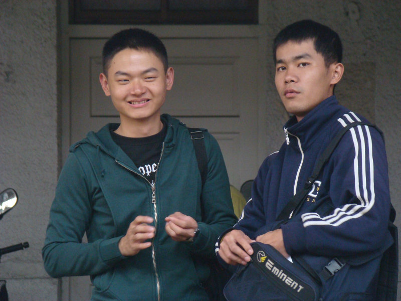 月台交談旅客2010台中火車站台灣鐵路旅遊攝影