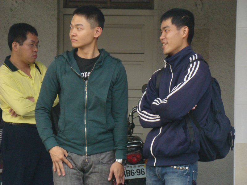 月台交談旅客2010台中火車站台灣鐵路旅遊攝影