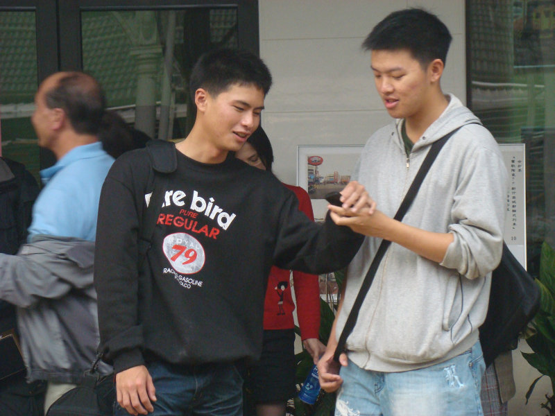 月台交談旅客2010台中火車站台灣鐵路旅遊攝影