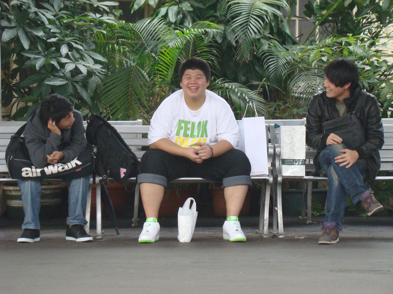 月台交談旅客2010台中火車站台灣鐵路旅遊攝影