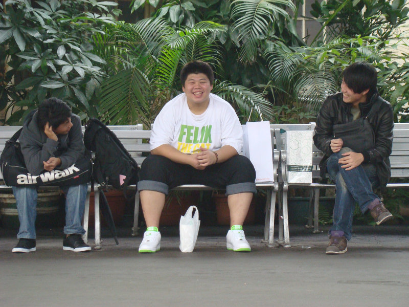 月台交談旅客2010台中火車站台灣鐵路旅遊攝影