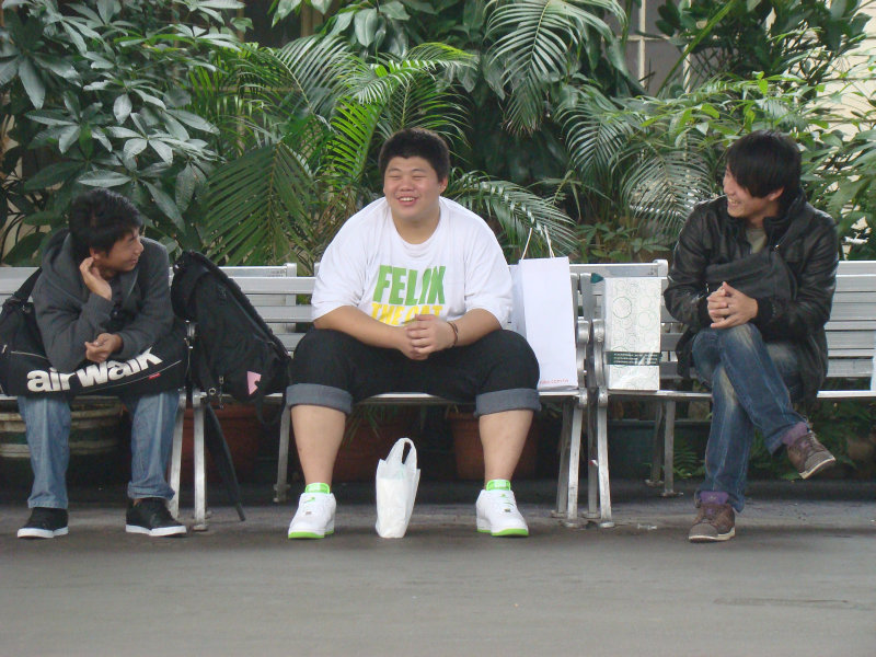 月台交談旅客2010台中火車站台灣鐵路旅遊攝影