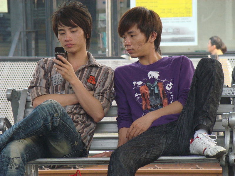 月台交談旅客2010台中火車站台灣鐵路旅遊攝影