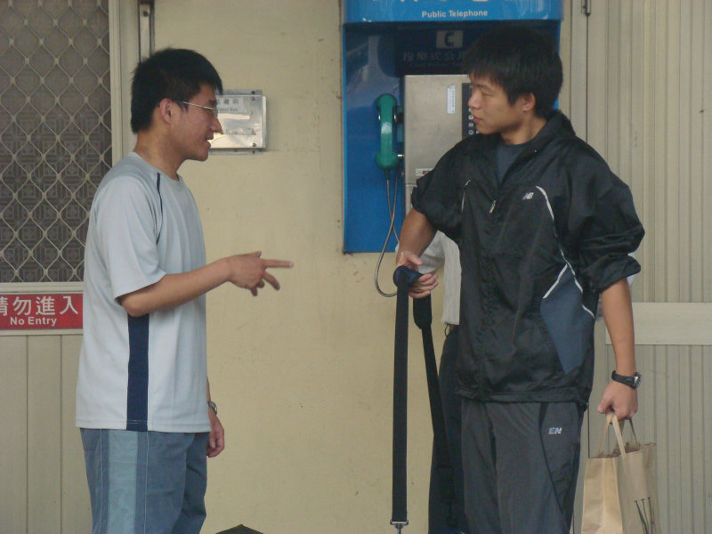 月台交談旅客2010台中火車站台灣鐵路旅遊攝影