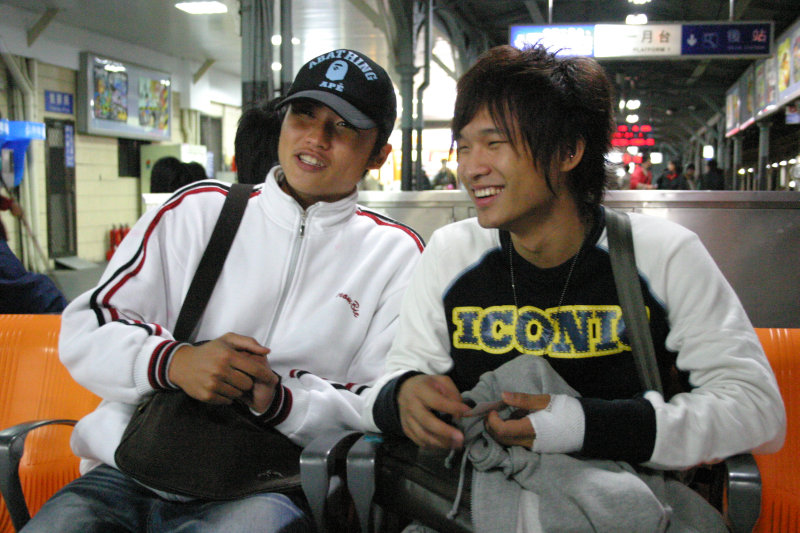 月台交談旅客邀請20061216台中火車站台灣鐵路旅遊攝影