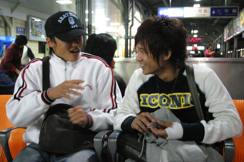 月台交談旅客邀請20061216台中火車站台灣鐵路旅遊攝影