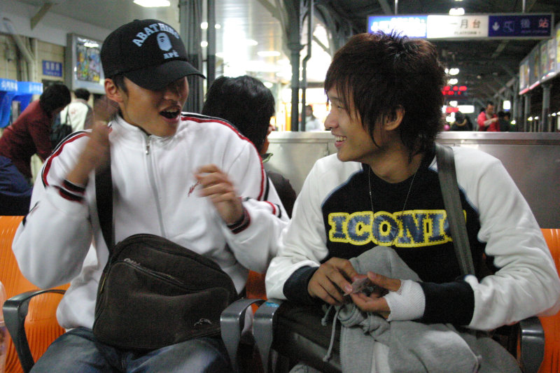 月台交談旅客邀請20061216台中火車站台灣鐵路旅遊攝影