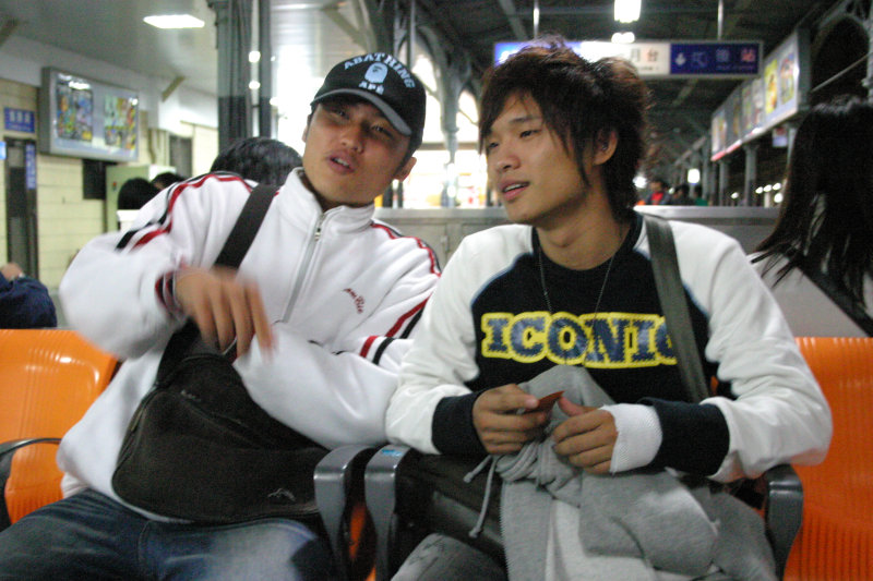 月台交談旅客邀請20061216台中火車站台灣鐵路旅遊攝影