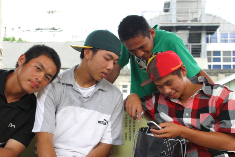 月台交談的旅客2005台中火車站台灣鐵路旅遊攝影