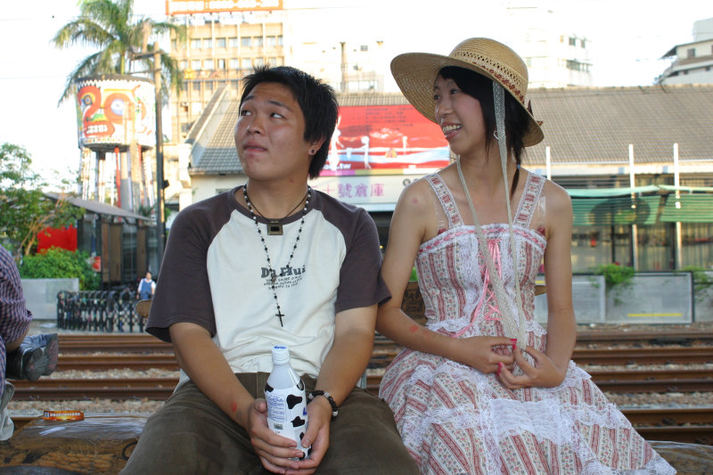 月台交談的旅客2005台中火車站台灣鐵路旅遊攝影