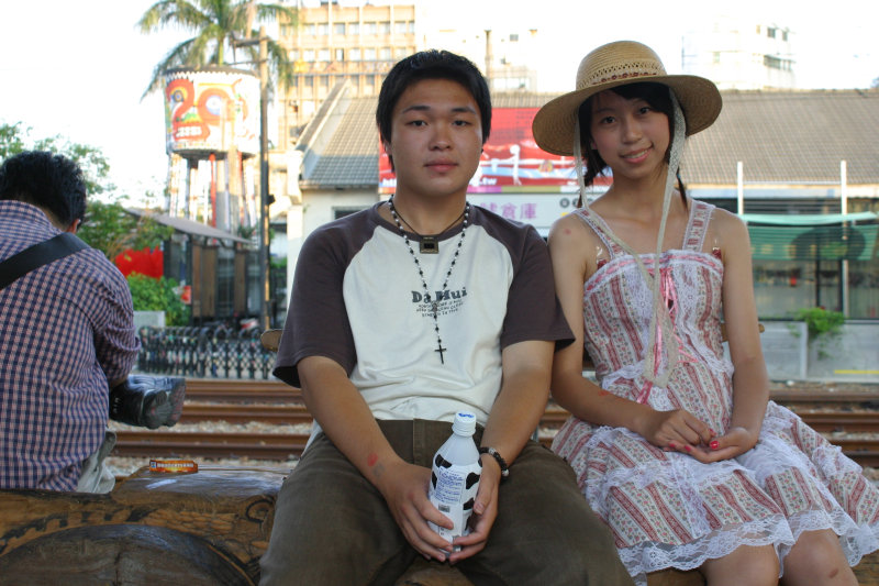 月台交談的旅客2005台中火車站台灣鐵路旅遊攝影