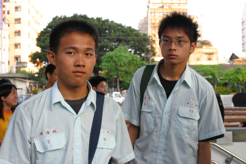 月台交談的旅客2005台中火車站台灣鐵路旅遊攝影