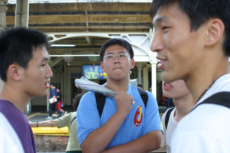 月台交談的旅客2005台中火車站台灣鐵路旅遊攝影