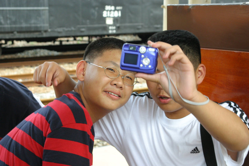 月台交談的旅客2005台中火車站台灣鐵路旅遊攝影