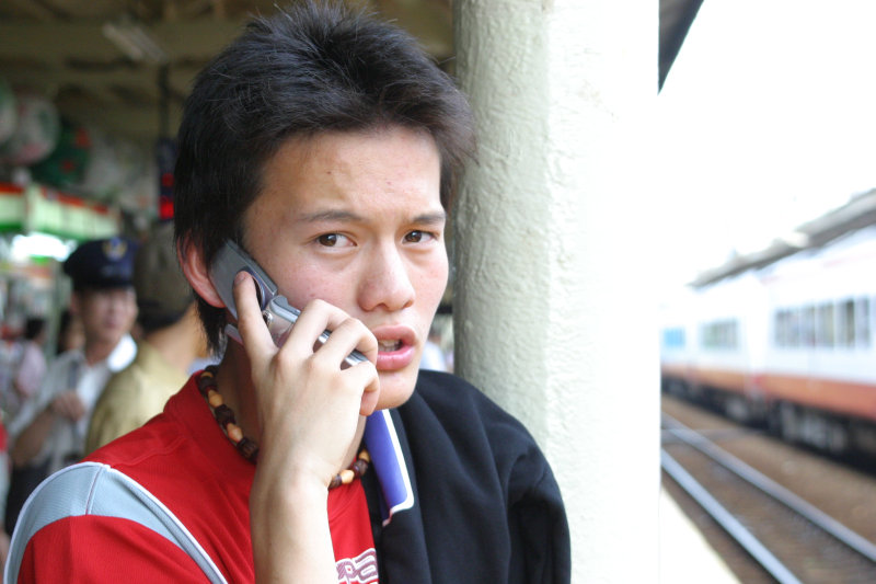 月台交談的旅客2005台中火車站台灣鐵路旅遊攝影