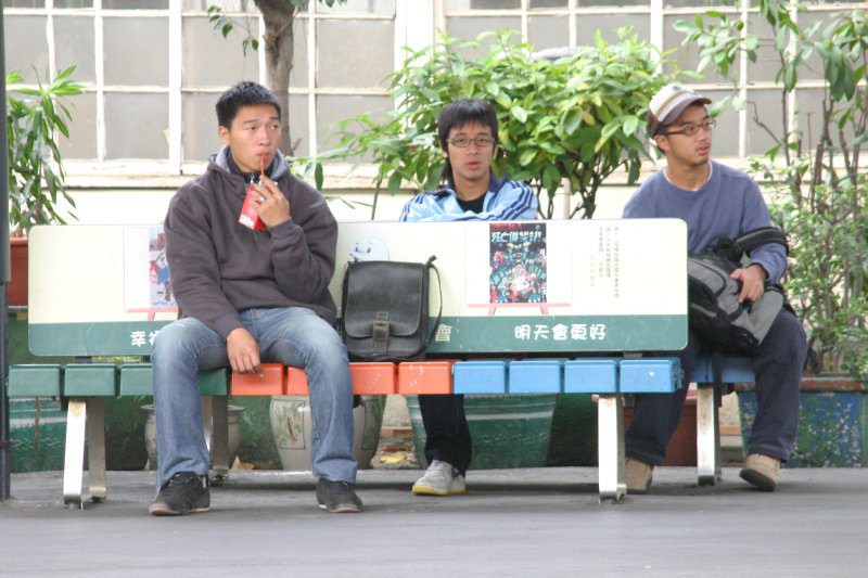 月台交談的旅客2005台中火車站台灣鐵路旅遊攝影