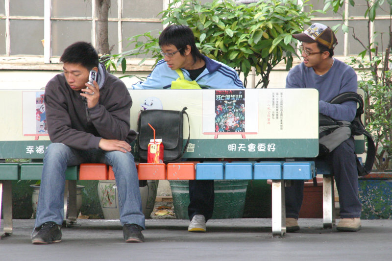 月台交談的旅客2005台中火車站台灣鐵路旅遊攝影