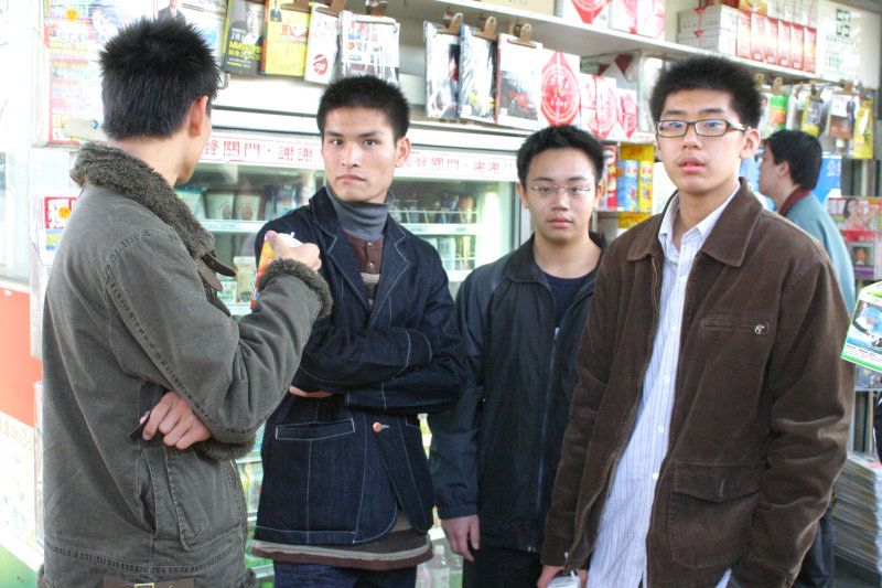 月台交談的旅客2005台中火車站台灣鐵路旅遊攝影