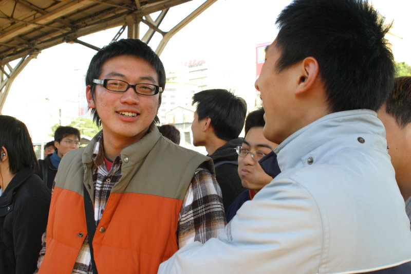 月台交談的旅客2005台中火車站台灣鐵路旅遊攝影