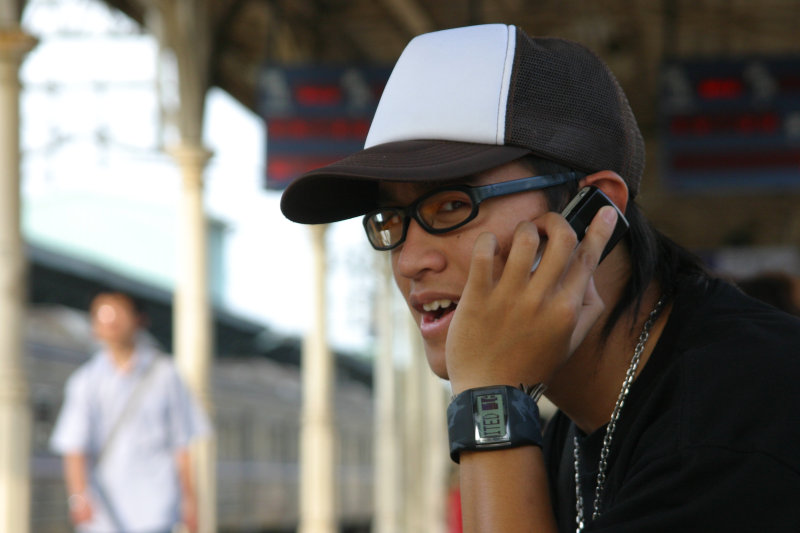 月台交談的旅客2006台中火車站台灣鐵路旅遊攝影